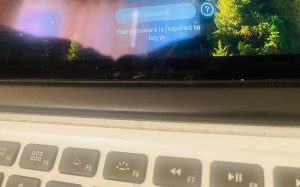 Giới thiệu tổng quan về tình trạng laptop bị treo ở màn hình khóa