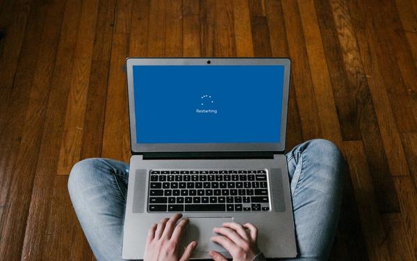 Hiểu rõ tình trạng laptop tự tắt nguồn: Vấn đề không của riêng ai