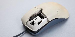 Lỗi chuột tự di chuyển là gì và ảnh hưởng ra sao?