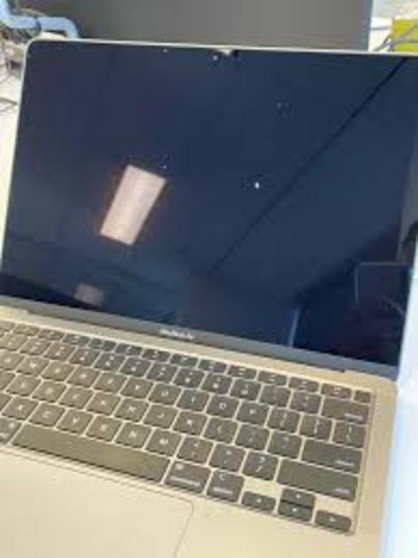Nguyên nhân chính khiến Macbook bị màn hình đen sau khi sleep: Lỗi phần mềm (xung đột ứng dụng, lỗi hệ điều hành macOS), lỗi cài đặt hệ thống (SMC, PRAM/NVRAM), vấn đề liên quan đến cài đặt hiển thị hoặc năng lượng, lỗi phần cứng (cáp màn hình, card đồ họa - ít gặp).