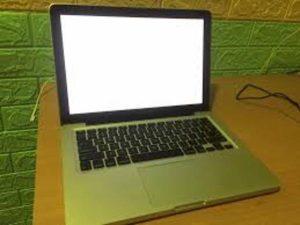 Màn hình Macbook bị trắng: Tổng quan về sự cố thường gặp