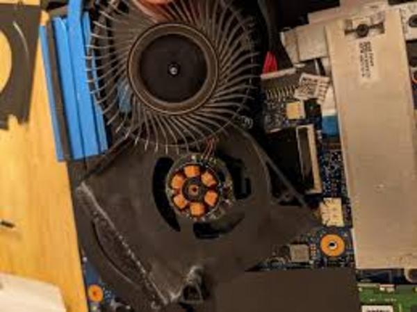Quạt Laptop Bị Khô Dầu: Vấn Đề Thường Gặp và Tầm Quan Trọng Của Việc Bảo Dưỡng