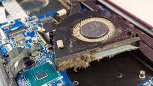 Nguyên nhân phổ biến khiến quạt laptop bị lệch trục