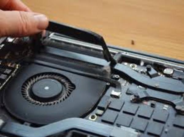 Các nguyên nhân phổ biến khiến quạt Macbook không chạy
