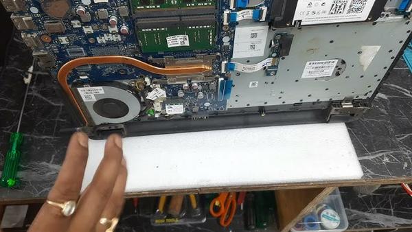 Nguyên Nhân Chính Khiến Quạt Tản Nhiệt Laptop Nóng Lên Bất Thường